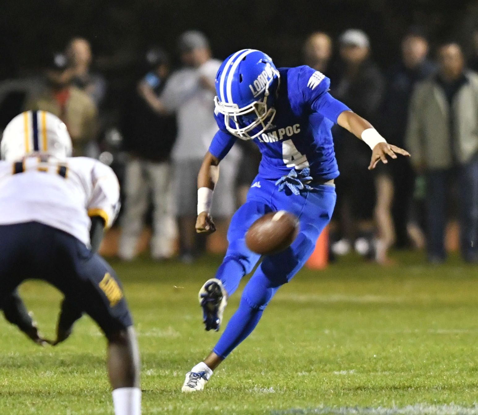 111116 Carter Lompoc football 23.jpg